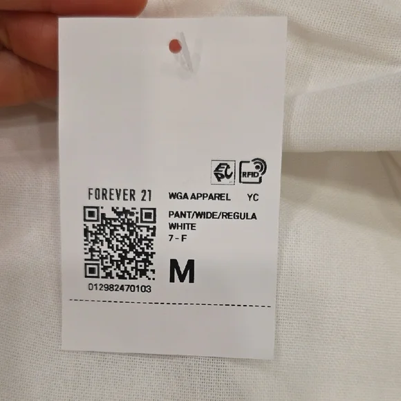 Stylish White Cargo Pants - Picture 4 of 4